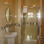 Laragh House Otel